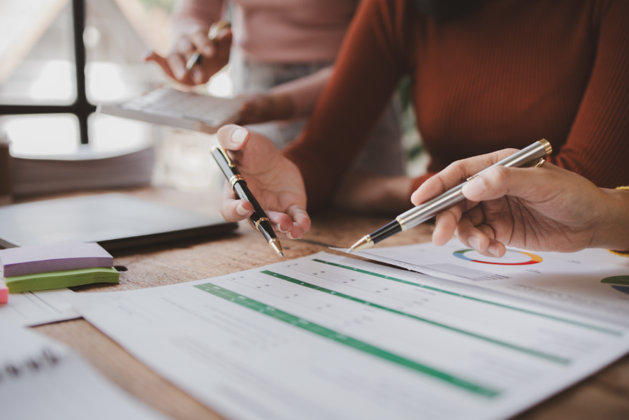 group-businessman-attended-a-meeting-with-executive